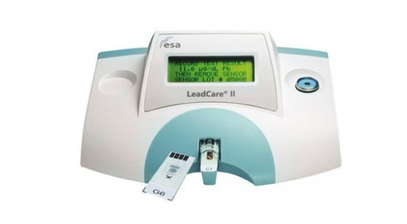 LeadCare® es una plataforma de prueba de plomo en sangre que proporciona un sistema independiente y cuenta con el único sistema exento de CLIA para ayudar a que su laboratorio central, laboratorio de hospital, laboratorio de referencia o laboratorio de consultorio médico funcione de manera más eficiente.